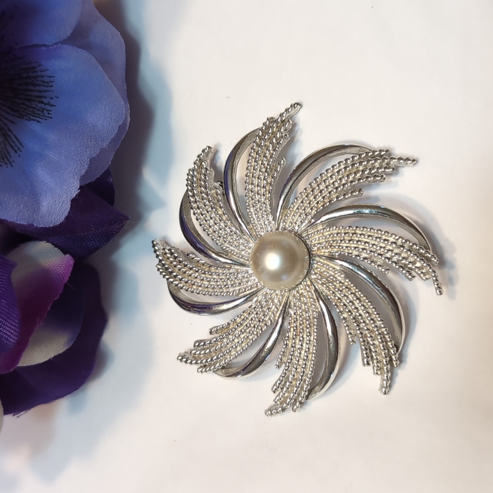 Vintage Sarah Coventry Elegant Silvery Sunburst Brooch 1969